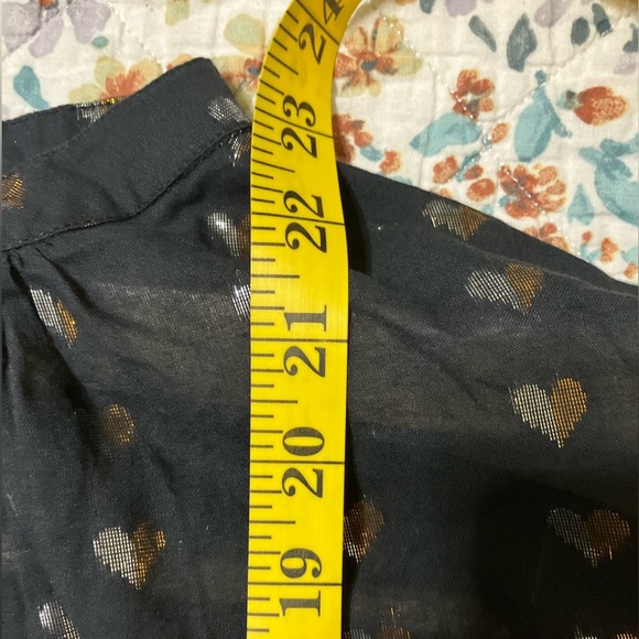 Never A Wallflower Black Heart of Gold Elastic Sleeve Top - Picture 8 of 9